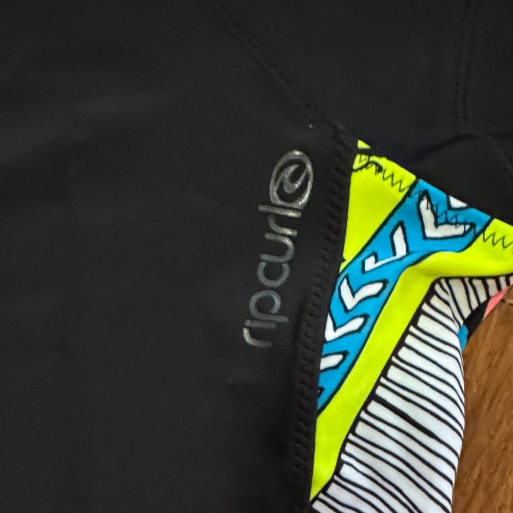 Rip Curl Colorful Geometric Patterned Rash Guard - Picture 3 of 3